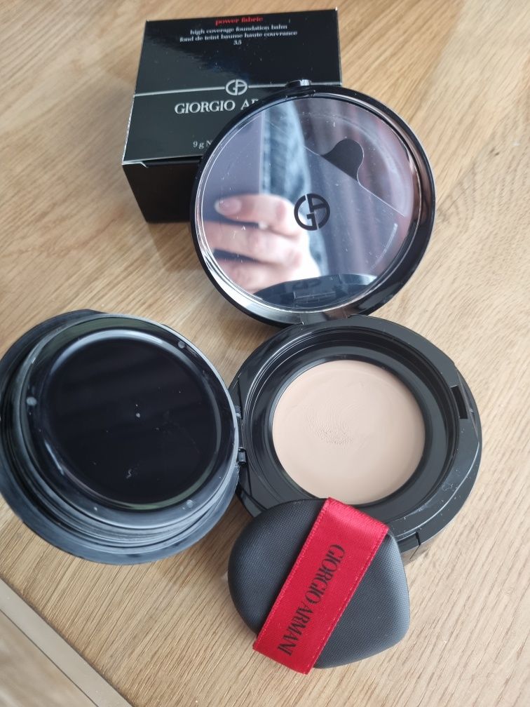 Podkład w kompakcie Power Fabric od Giorgio Armani  3.5