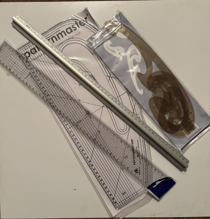 Zestaw linii i krzywików do konstrukcji odzieży