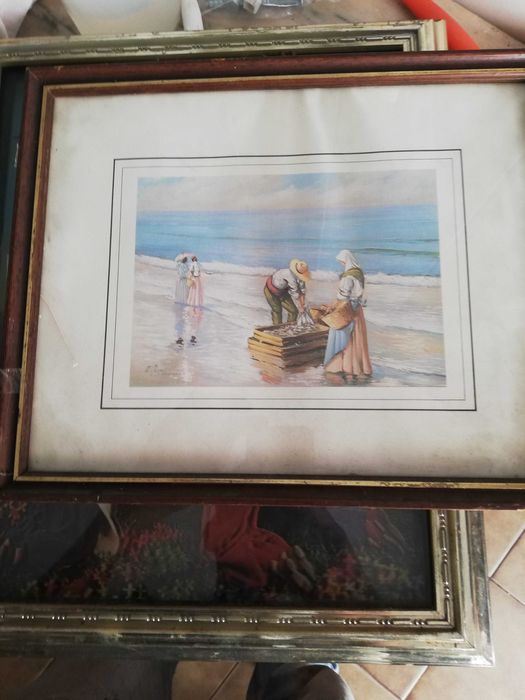 2 Penicos esmaltados e latas antigas entre outras coisas