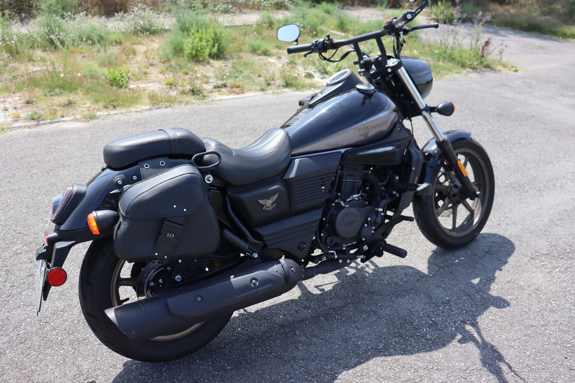 UM Renegade Freedom 125

A mota conta com 13.000 kms rodados