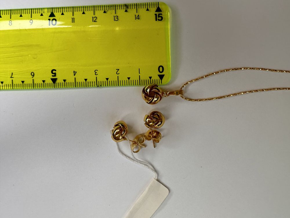 Zestaw biżuterii (kolczyki + naszyjnik) w kolorze złota