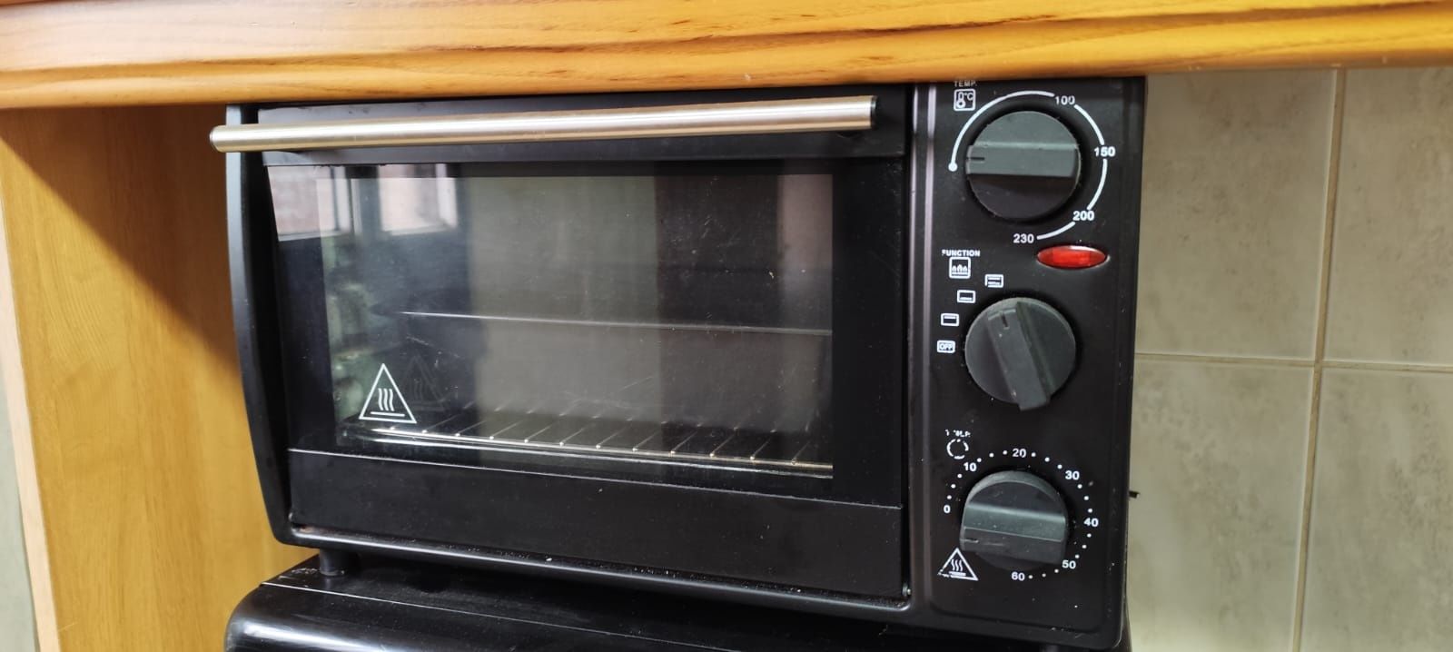 Mini-Forno com marcas de uso