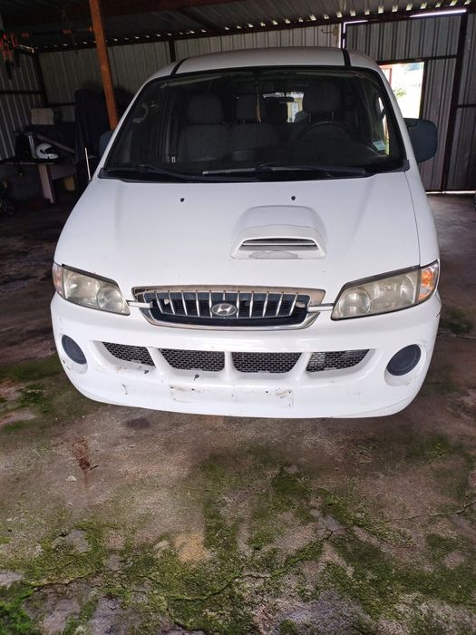 Hyundai h200  com motor e caixa para peças