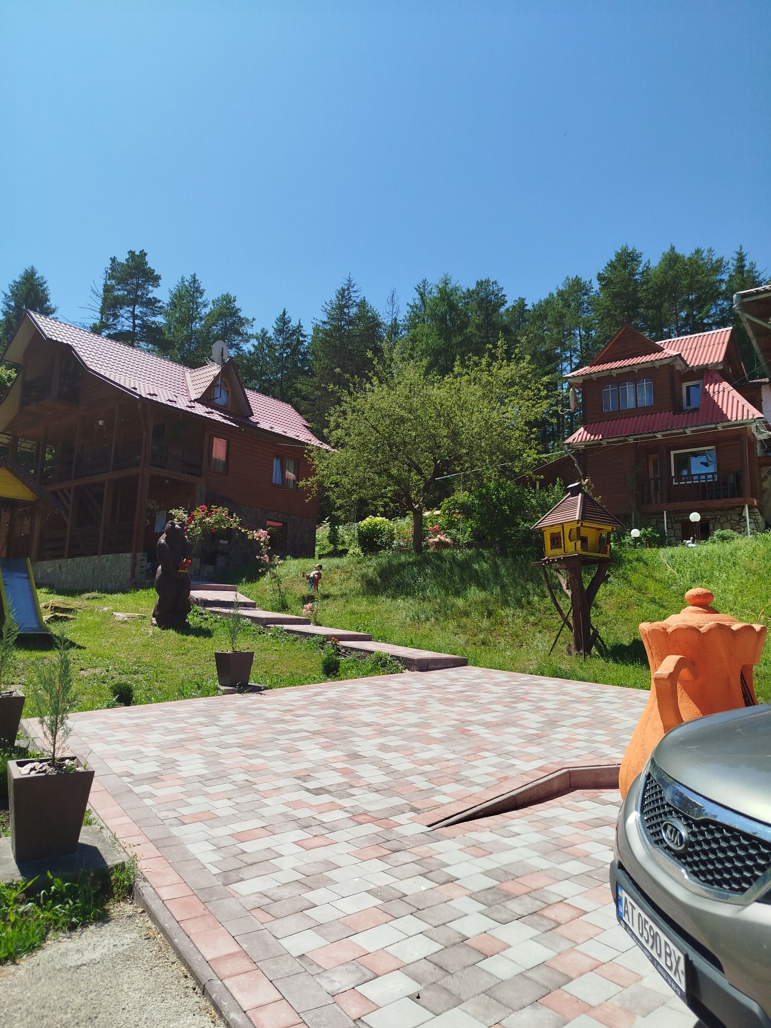 Котедж і окремі номери в Карпатах.Яремче.Сауна з басейном.