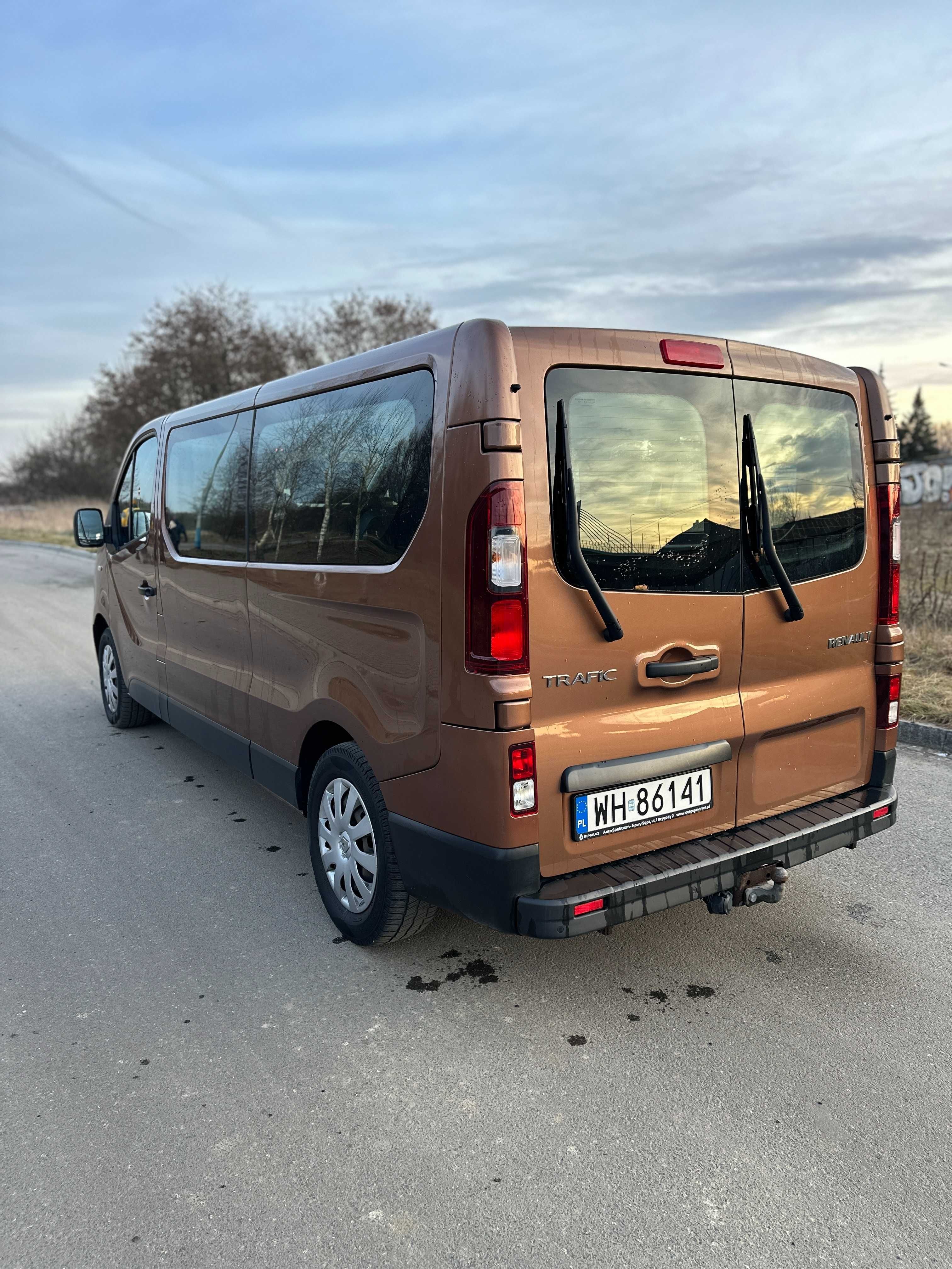Wynajem Renault Trafic Long 9-os. | Wynajem busa 9 osobowego