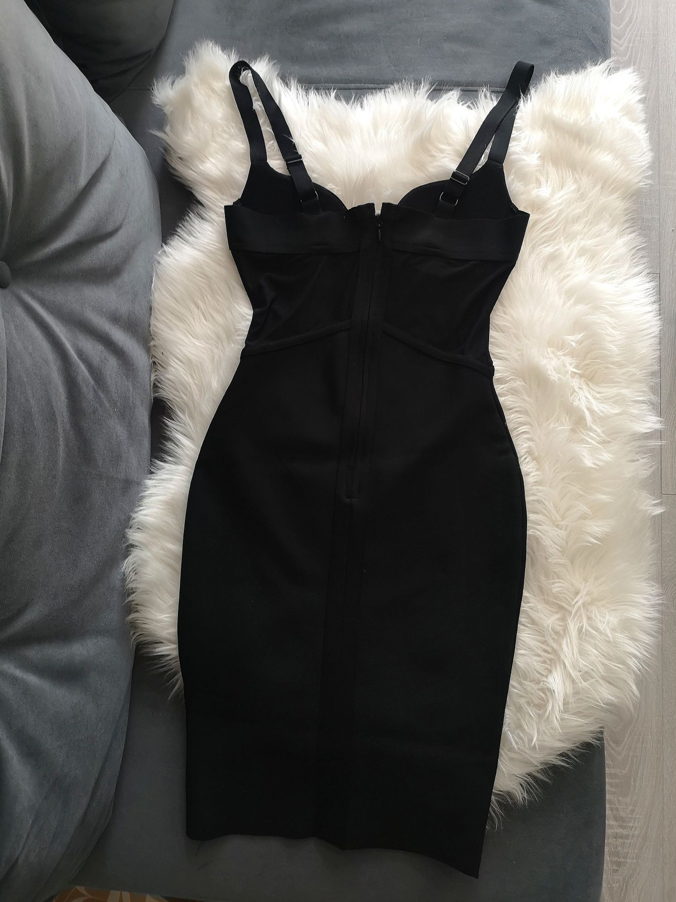 Czarna bandazowa bandage sukienka obcisla push up midi