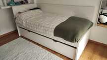 Cama criança com gaveta cama de 2070 mm por 970mm com colchões.