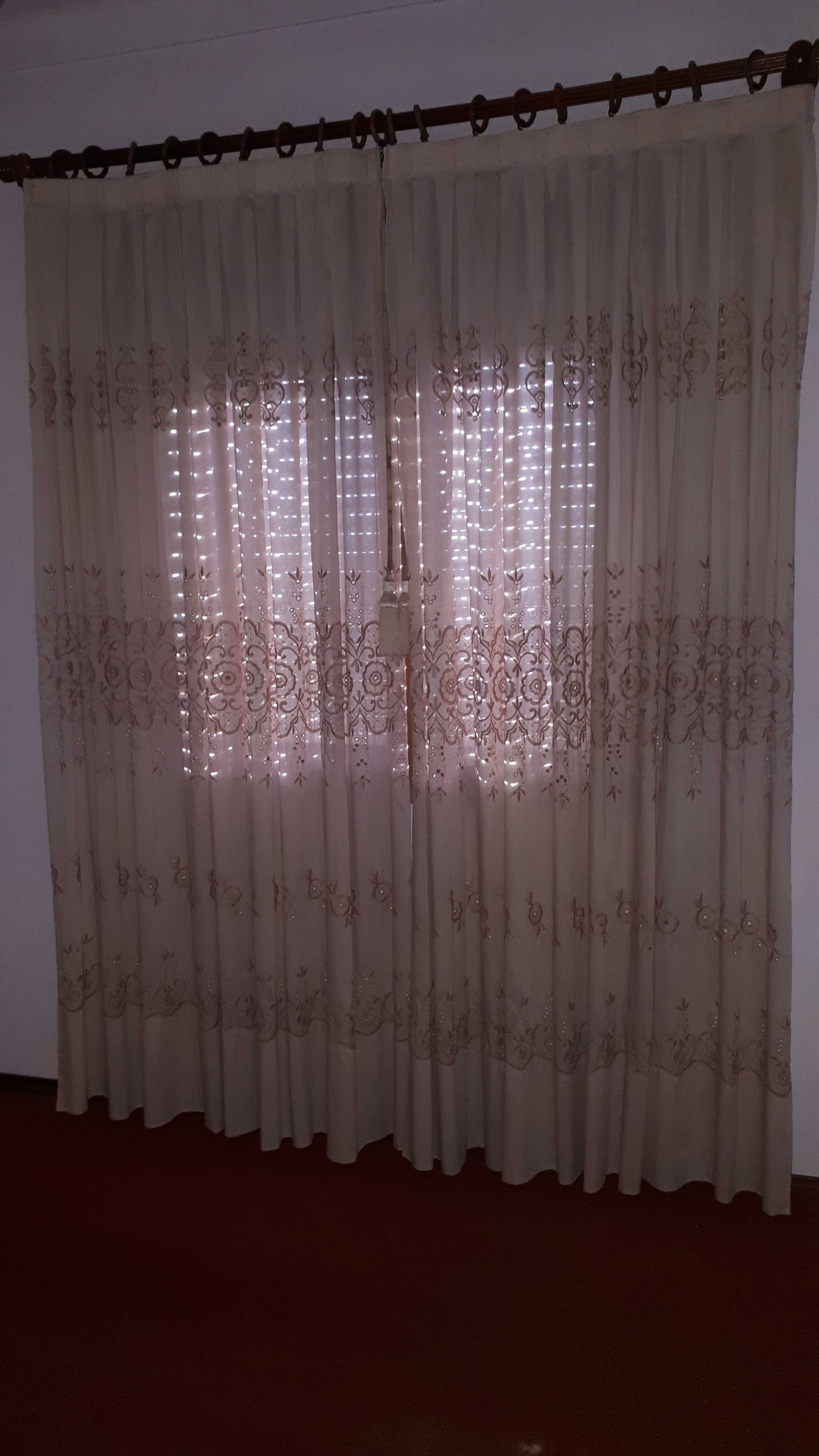 Cortinados em excelente estado - Para a casa toda.