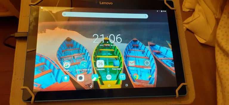 Tablet Lenovo com Capa Incluída