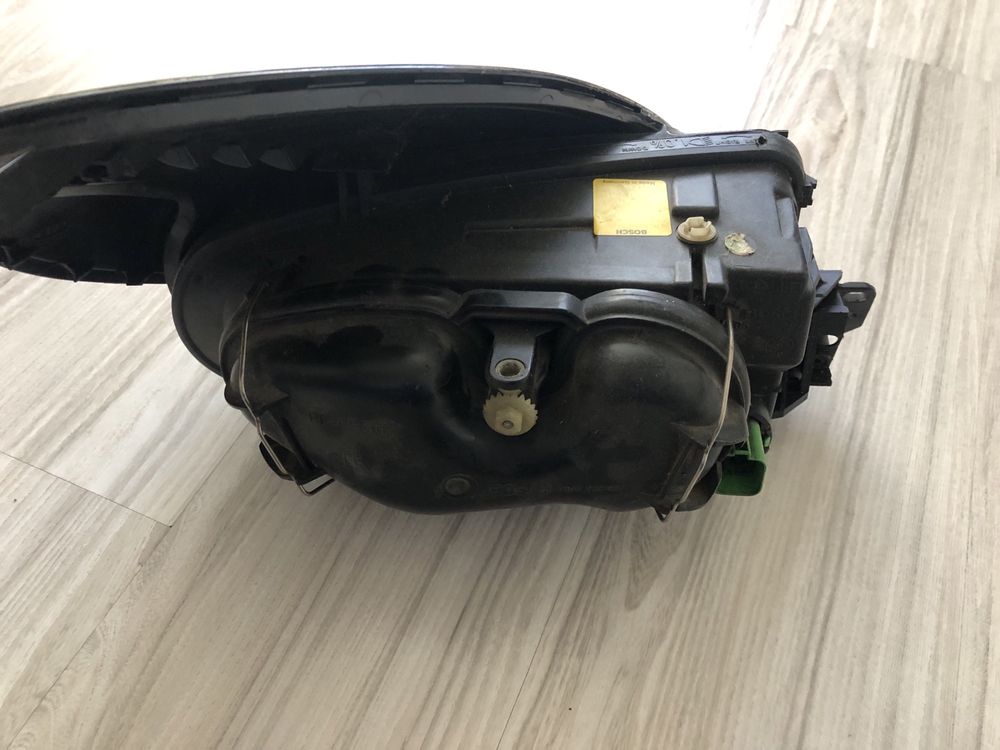 Lampa Ford Puma lewa i prawa uszkodzona