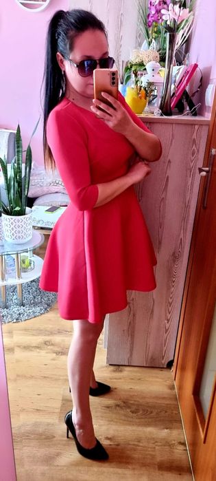 Sukienka rozkloszowana Czerwona z Pianki neoprenowej z koła M