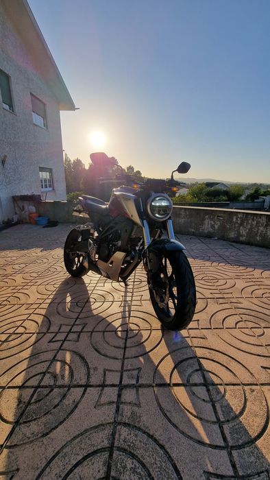 Vendo mota Honda CB 125 R