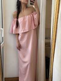 Сукня в пол довга максі рожева на плечі плаття