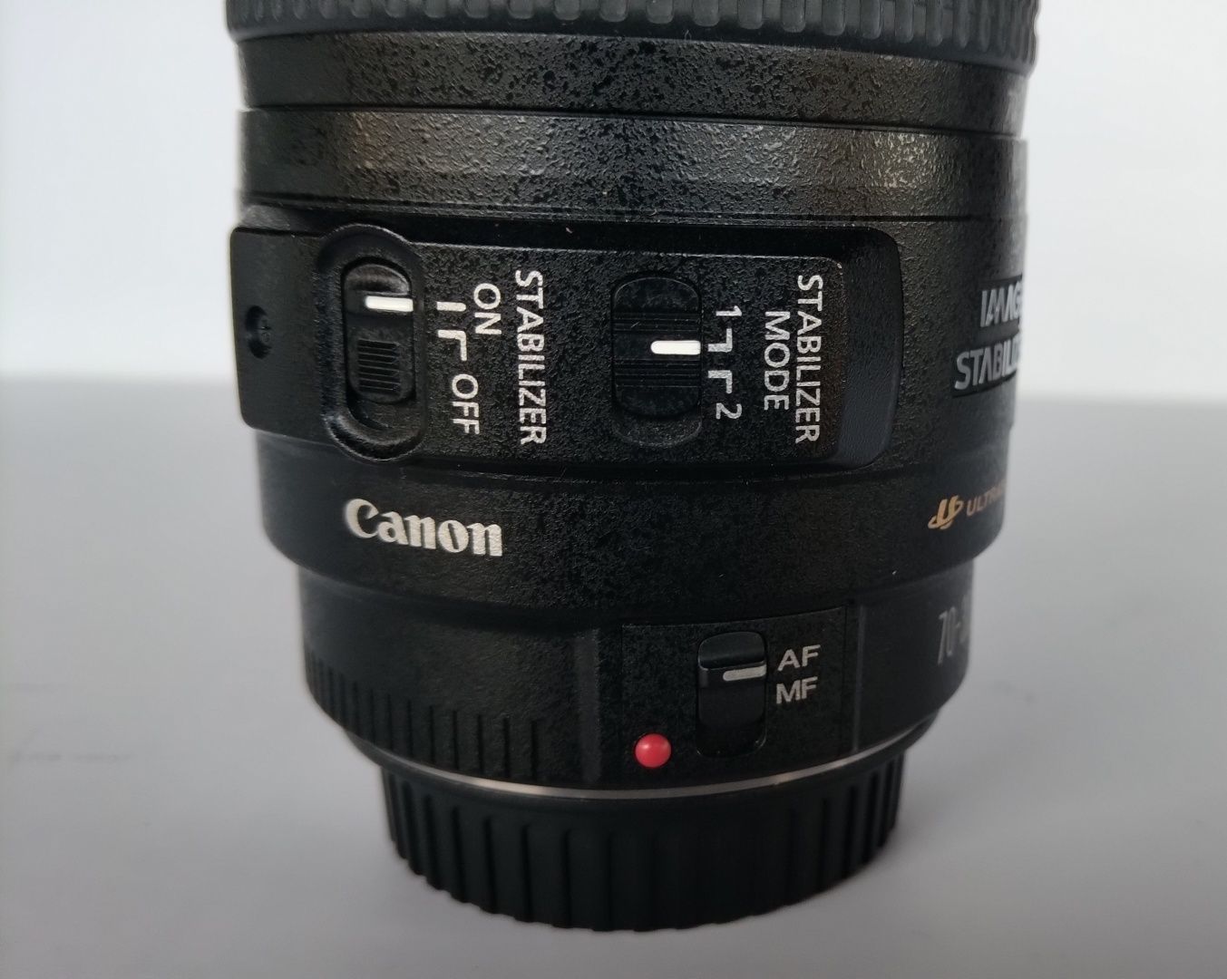 Objectiva Zoom Canon EF 70-300mm F4-5.6 IS USM.
