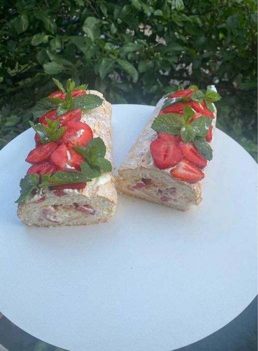 Маренгові рулети та торти Тірамісу