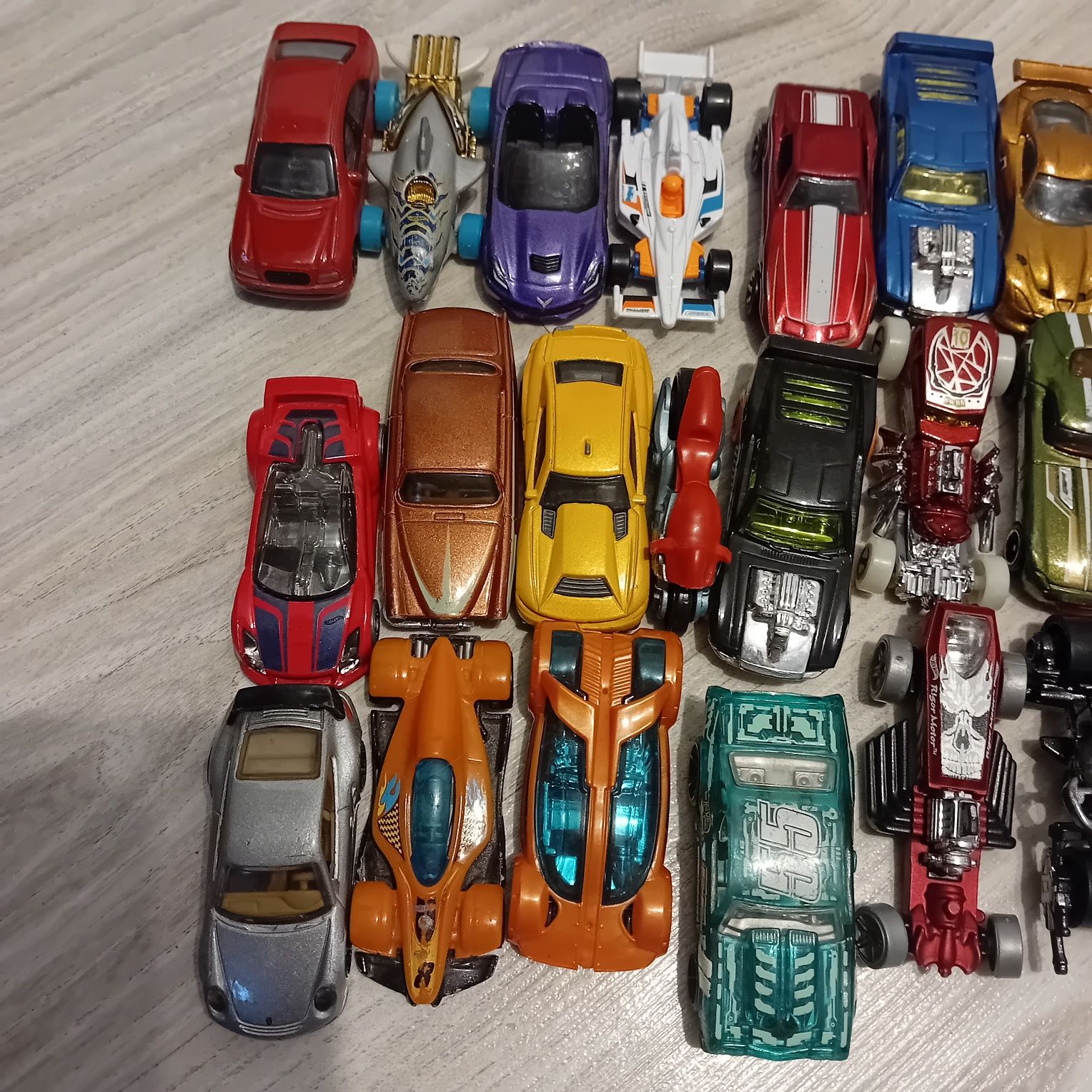 Hot wheels 29 autek różne modele