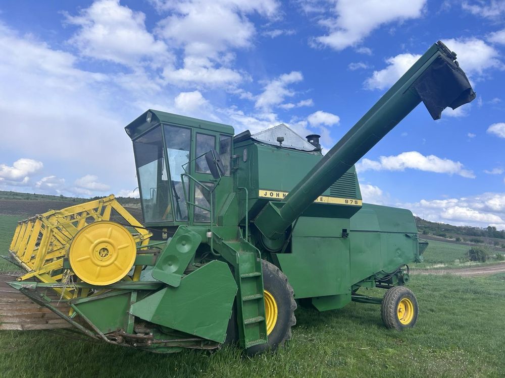Комбайн John Deere 975
