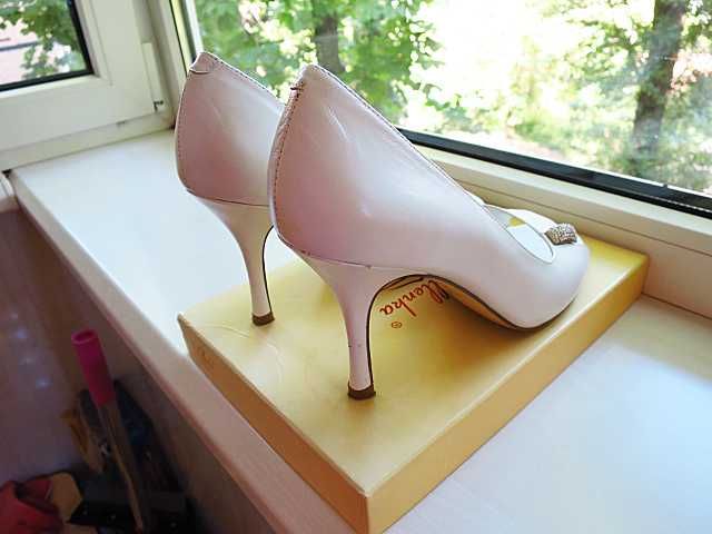 Весільні шкіряні туфлі "Elenka" білі, розмір 39