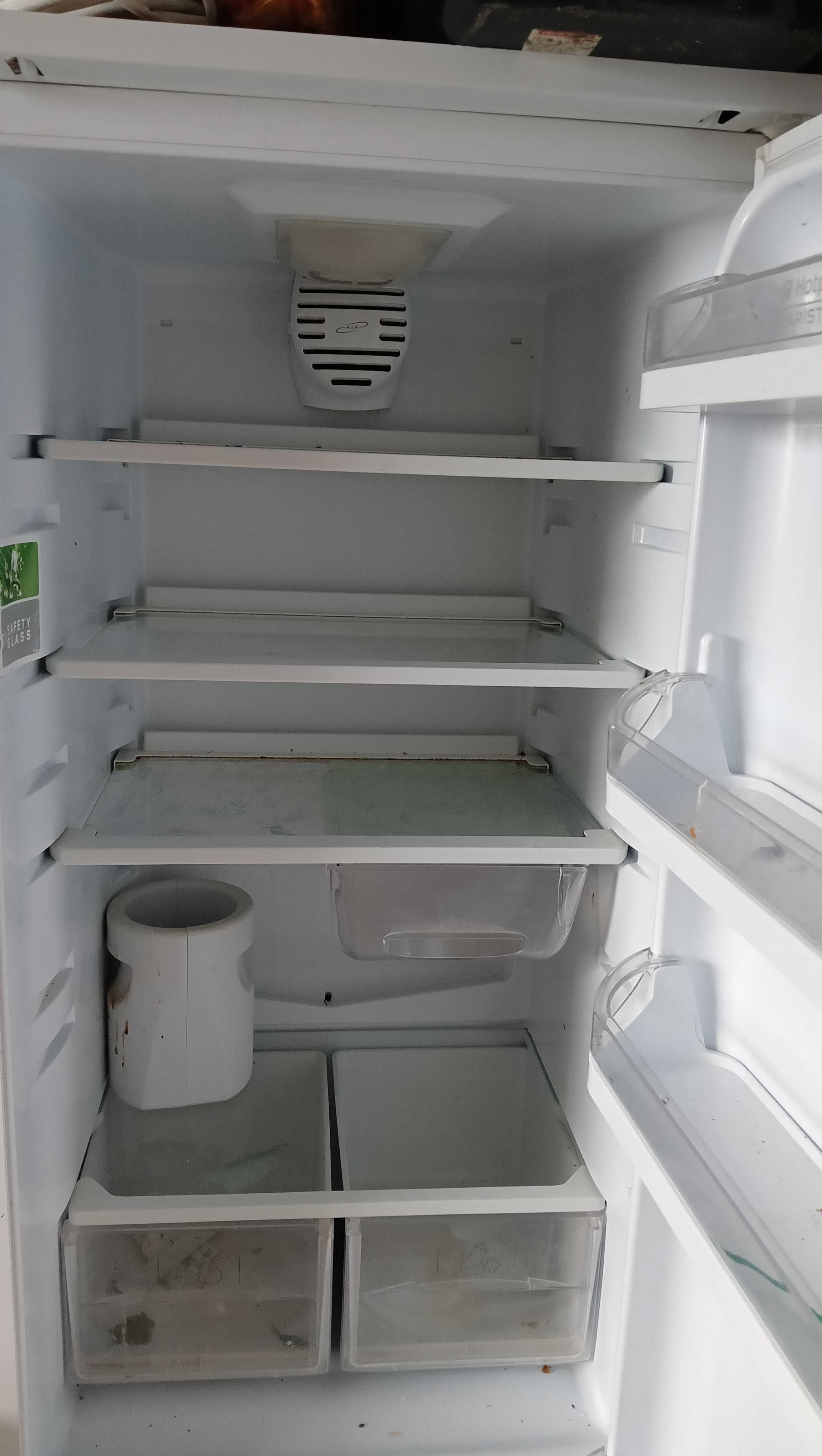 Lodówka do zabudowy Ariston BCB 313 AA VE I – sprawna, 14 lat