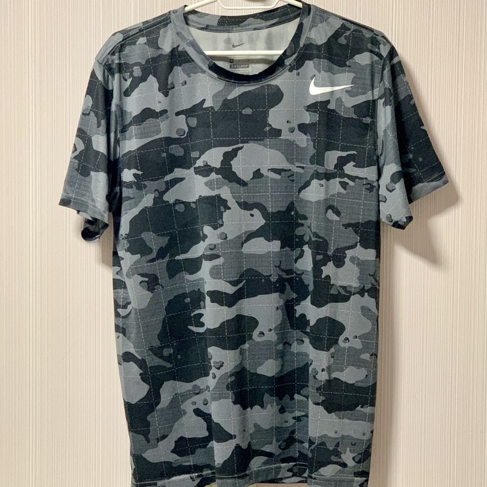 Оригінальна футболка Nike Dri-FIT Camo, ідеал, M