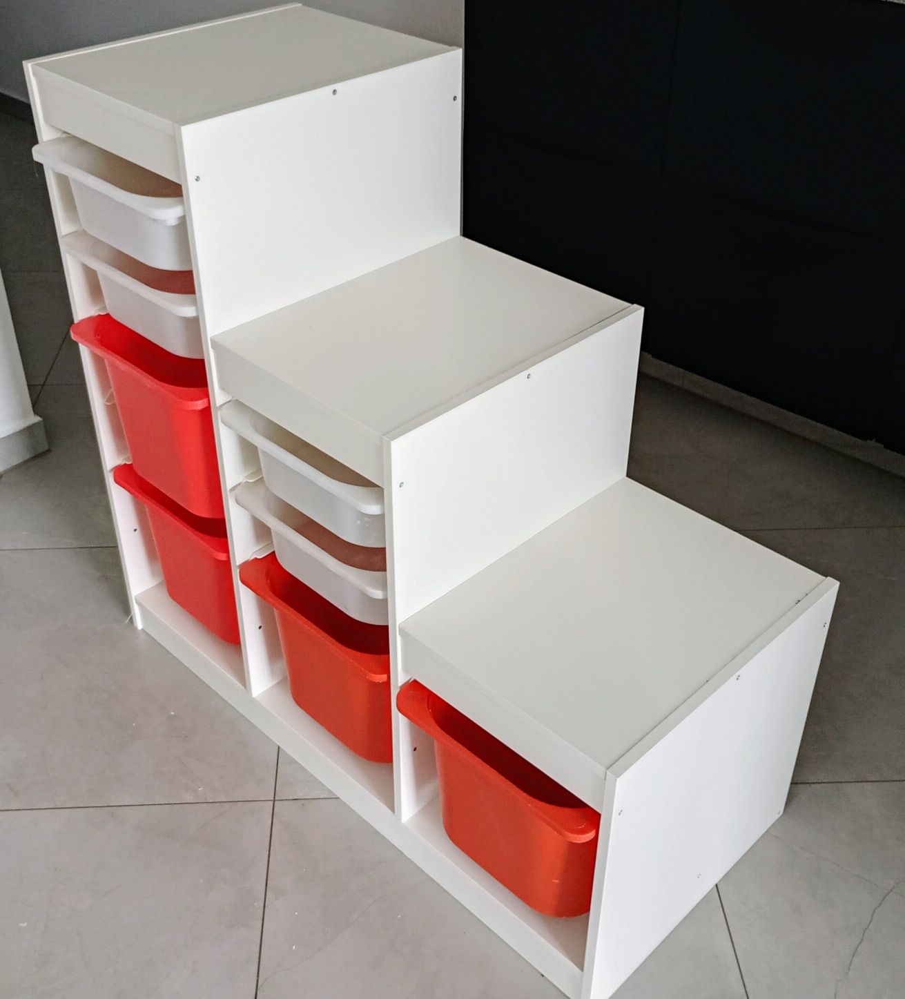 Regał ikea trofast z pojemnikami
