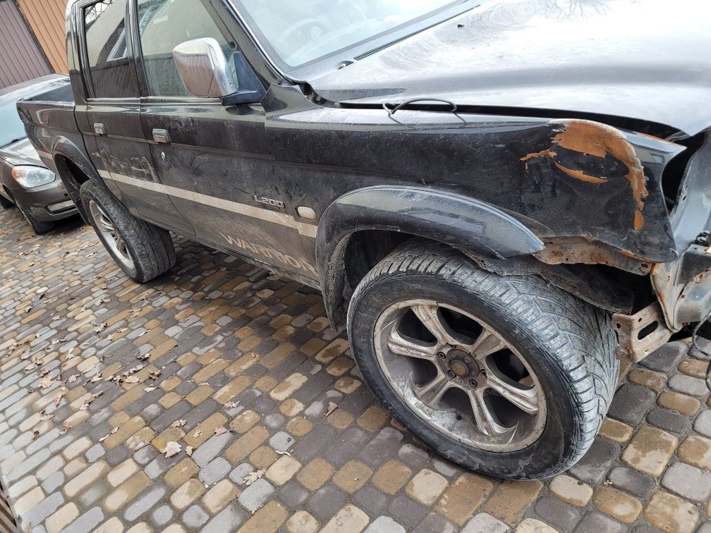 L200 правый руль на запчасти mitsubishi л200 год 2000 -2006 модельный