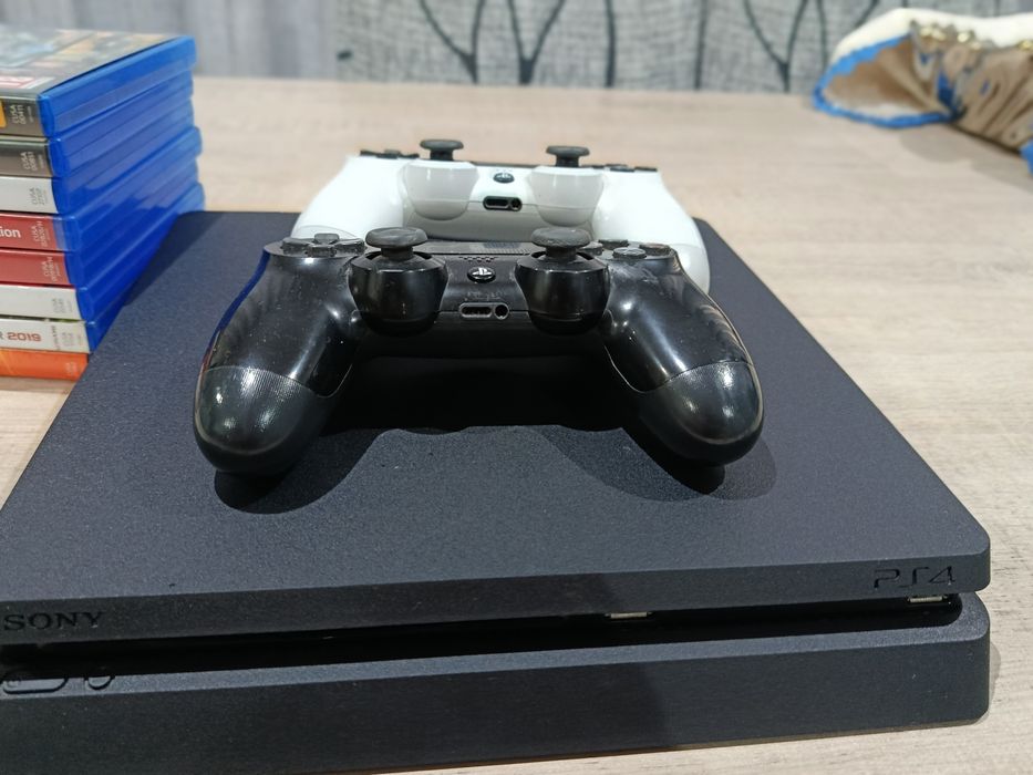 Vendo PlayStation 4 Slim 1 TB
