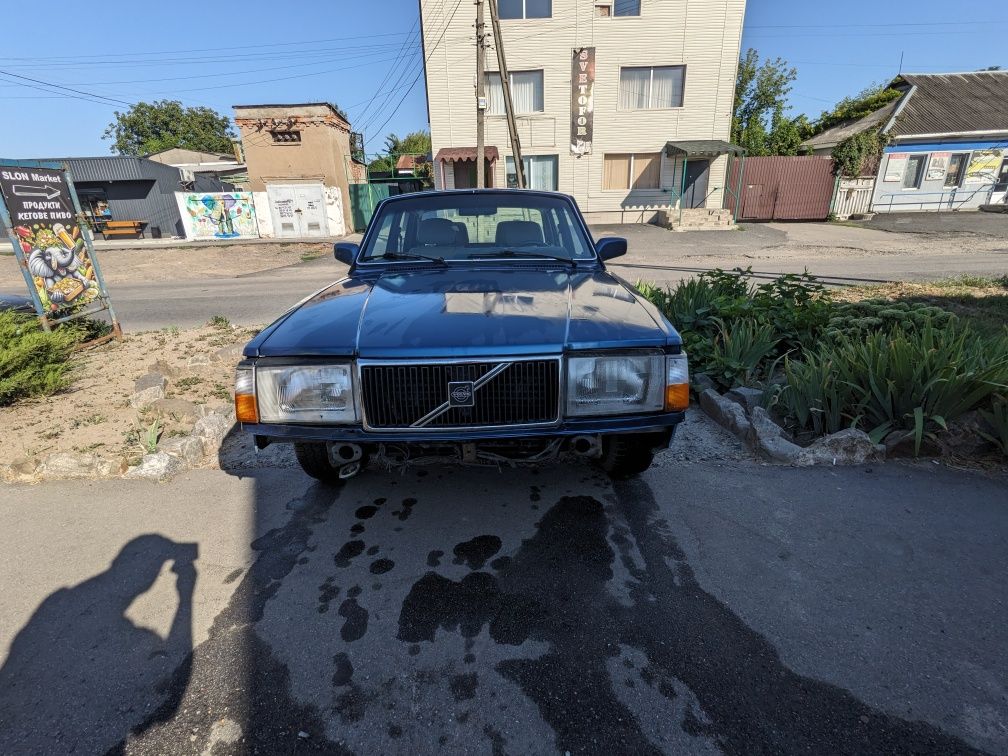 Volvo 244 GLE инжектор 1989год, оцинкованный кузов,шумоизоляция, газ,