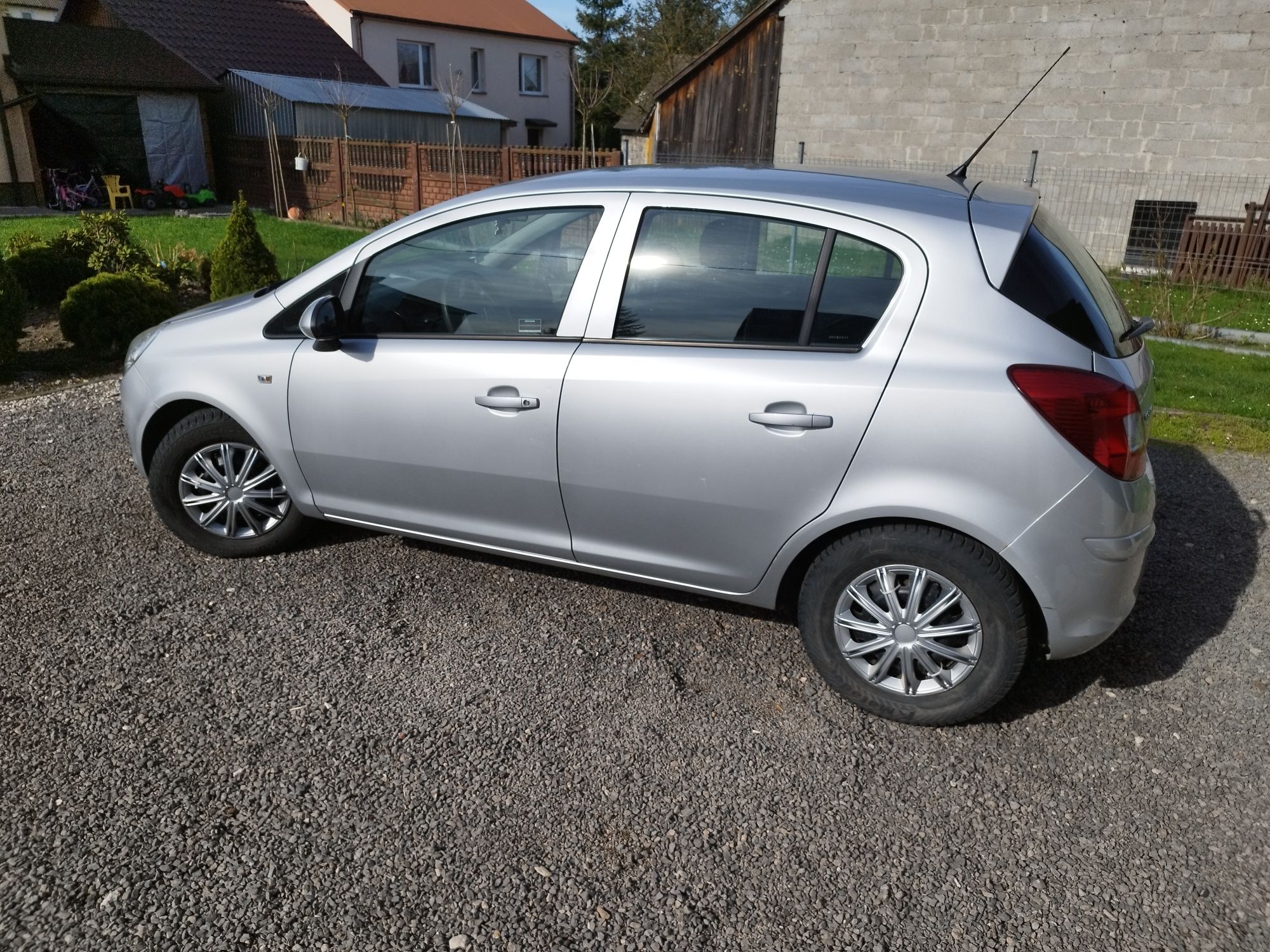 Opel Corsa 1.2 80 koni 1 właściciel w pl 10lat