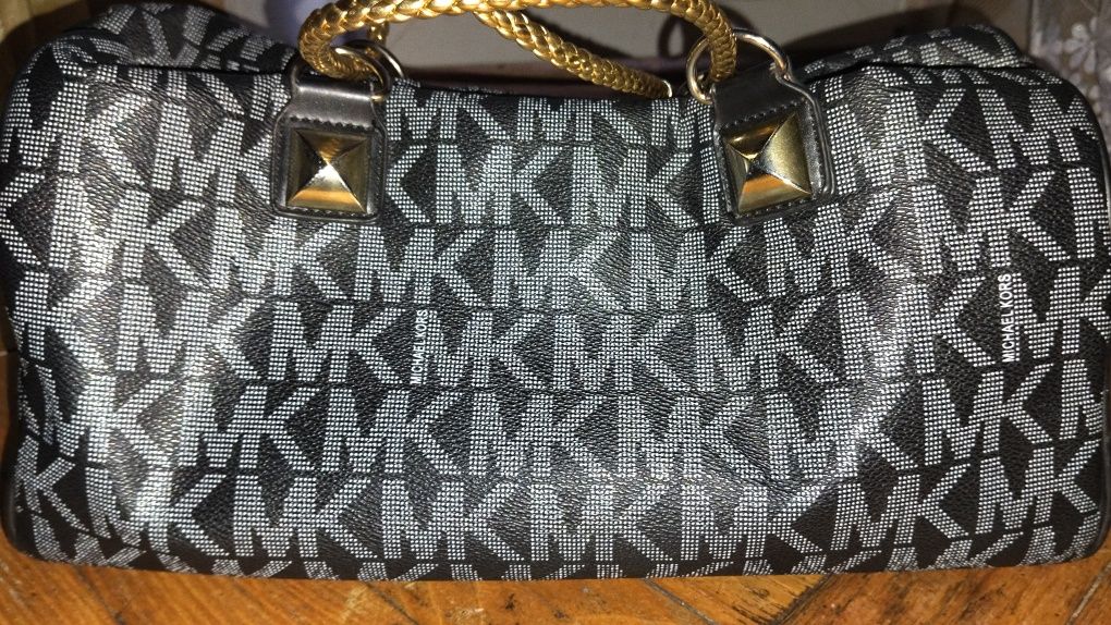 шкіряна сумка michael kors, надписи monogram