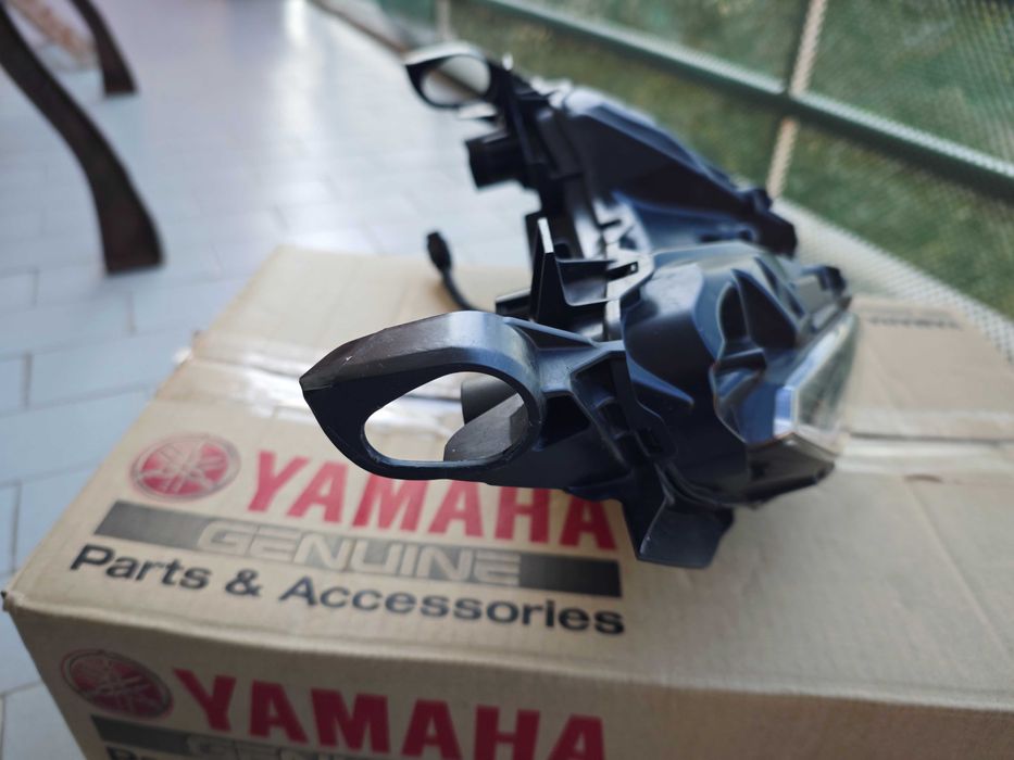 Optica mínimos e suporte piscas Frente, Tracer 9/GT/GT+  2021 a 2024.