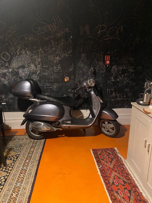 Piaggio Vespa Grand Turismo 2004 – Clássica, elegante e impecável!