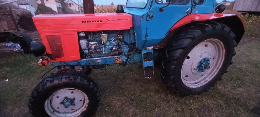 Трактор МТЗ 80 .