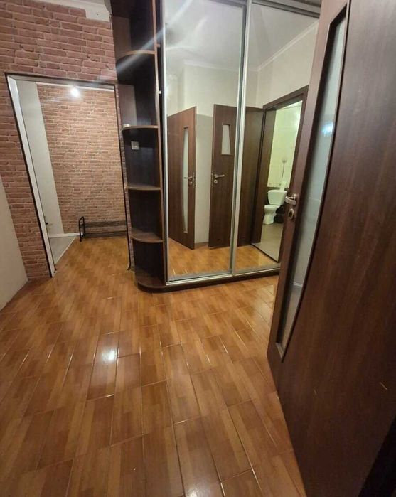 Продаж видової 3 кімнатної квартири, вул. Милославська 4