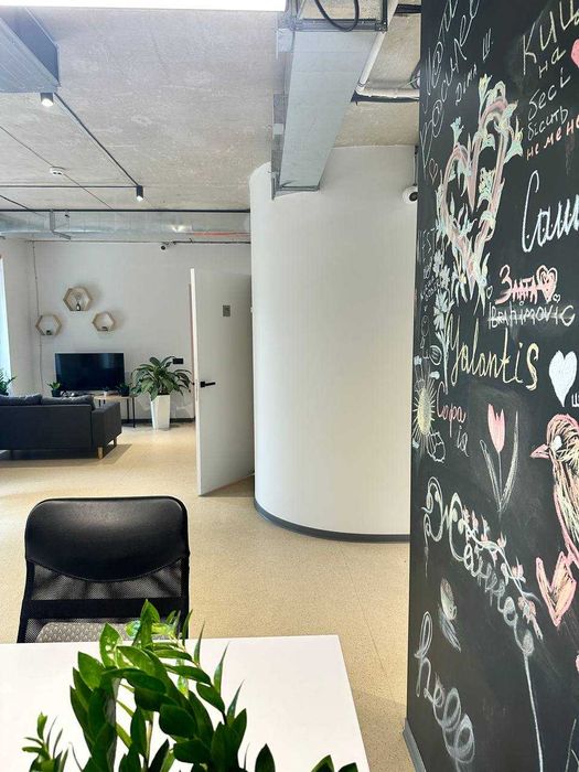 Оренда офісу з ремонтом та власною терасою на вул.Стуса.335м2.