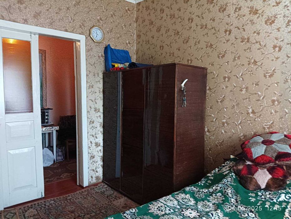 Продам.. 1/2 дома в Мерефе район вокзала.