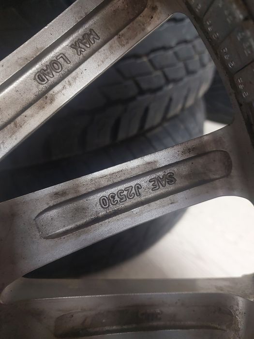 Продам Комплект R20 Диски Шини Toyota 200