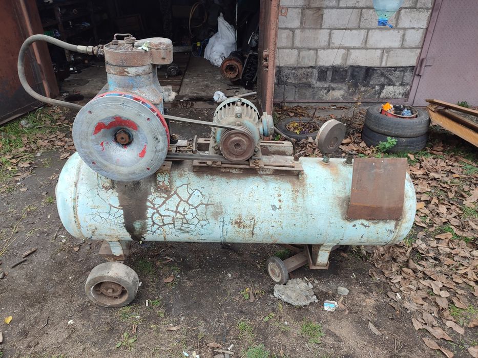 Компрессор  У-43-102А. Двигатель и ресивер к нему.