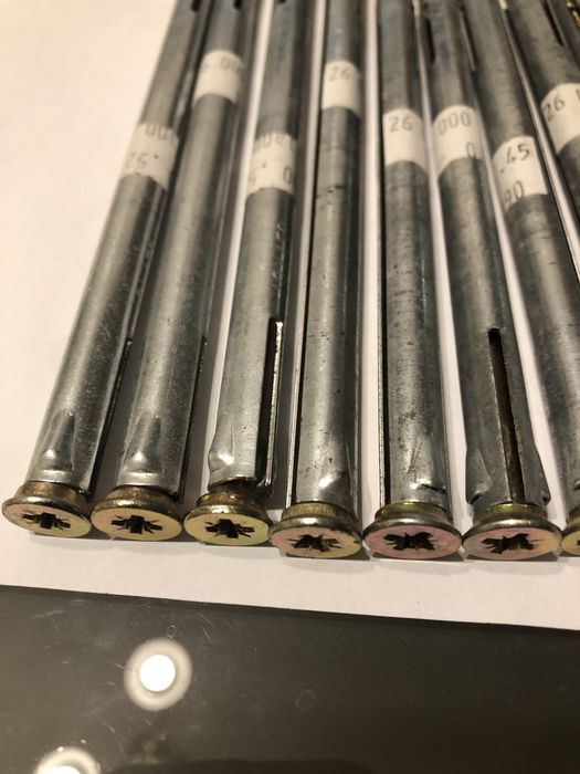 Dybel stalowy montażowy