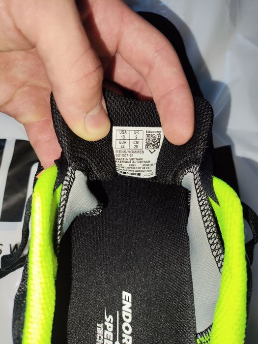 Кросівки Saucony Endorphin Speed 5 — 44 розмір