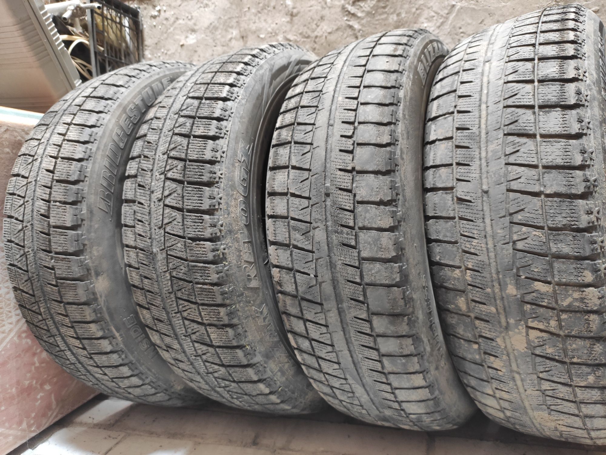 Шини б/у зимові 185/65 R15 Bridgestone BLIZZAK REVO GZ