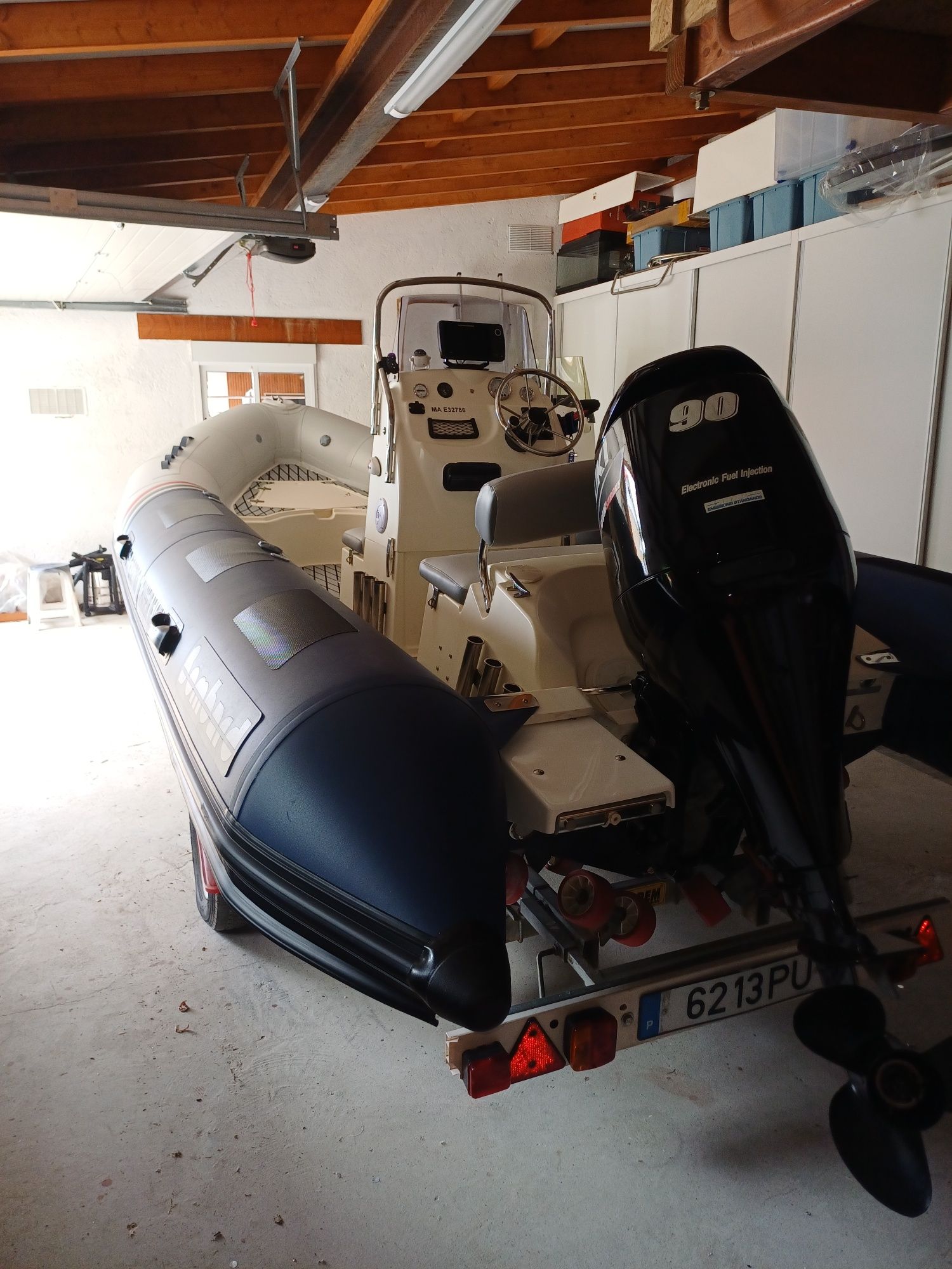 Barco semi rigido bombard