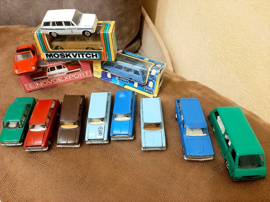 Продам коллекцию машин ссср 1:43.москвич.волга.ваз.раф.