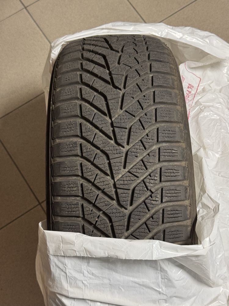 Zimowe opony Yokohama Bluearth V905 215/55 R17