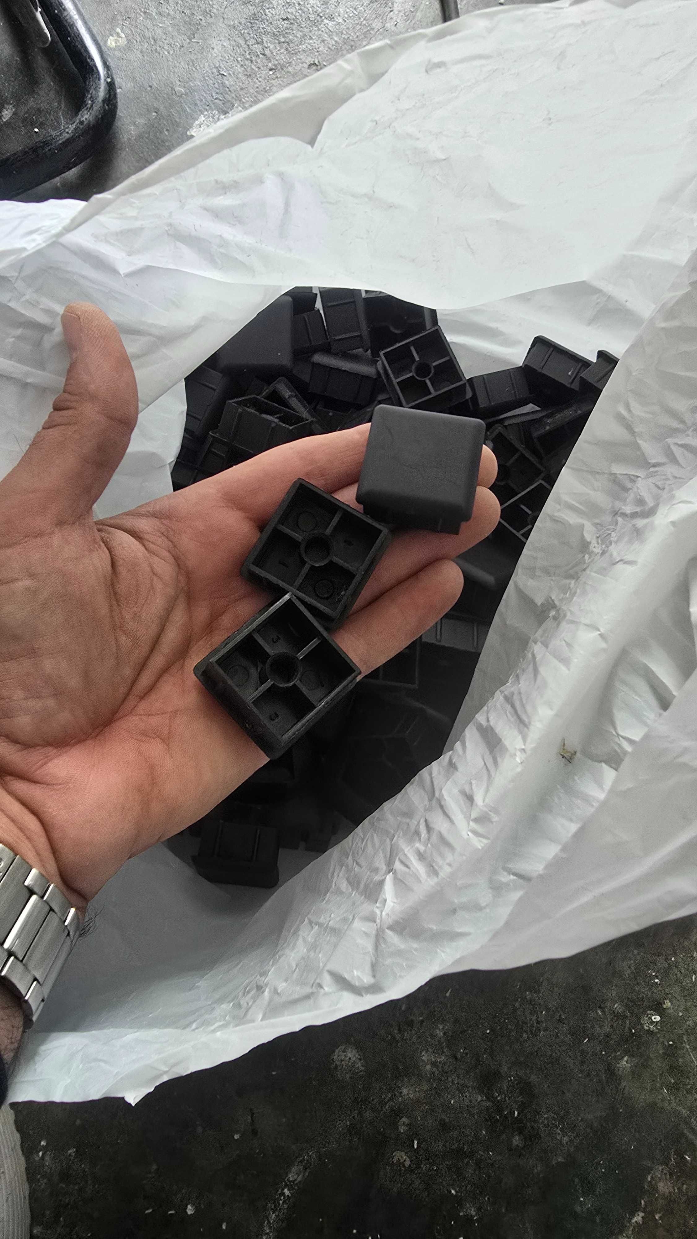 Topo Quadrado Interior - Plástico Preto - 30x30mm