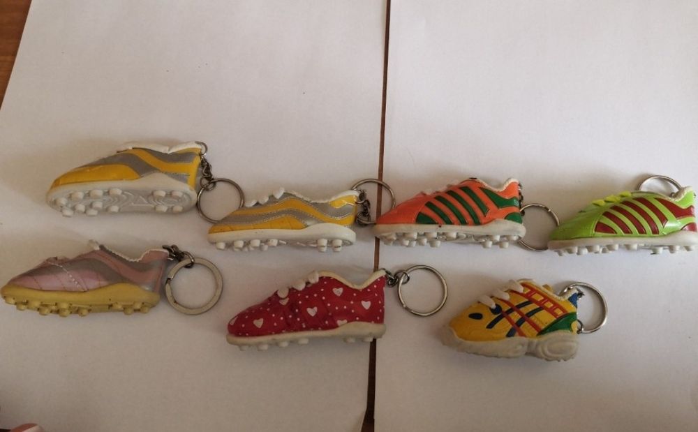 Breloczki but adidas - komplet