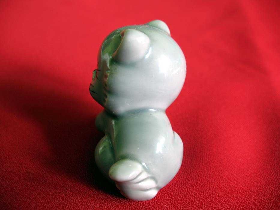 Kot - mały kotek z biedronką - figurka z porcelany - 4,5 x 5 x 3 cm