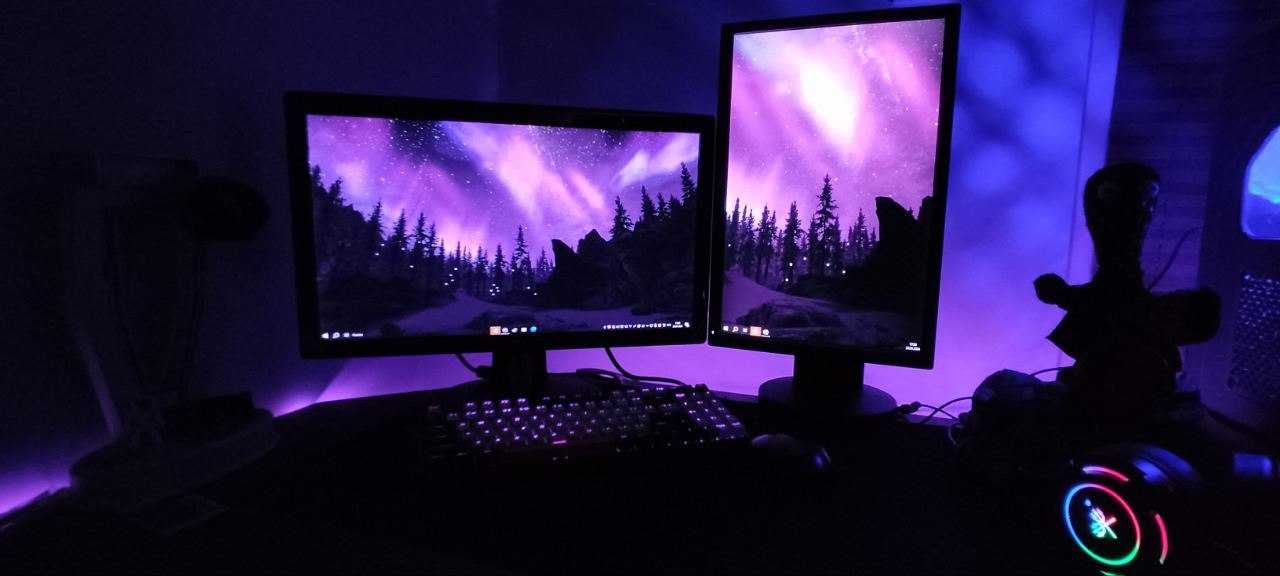 2 monitory, dwa przy 60 Hz