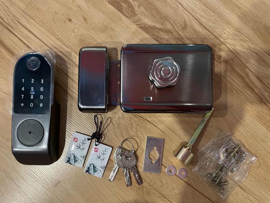 Inteligentny zamek Tuya z odciskiem palca Super Cena