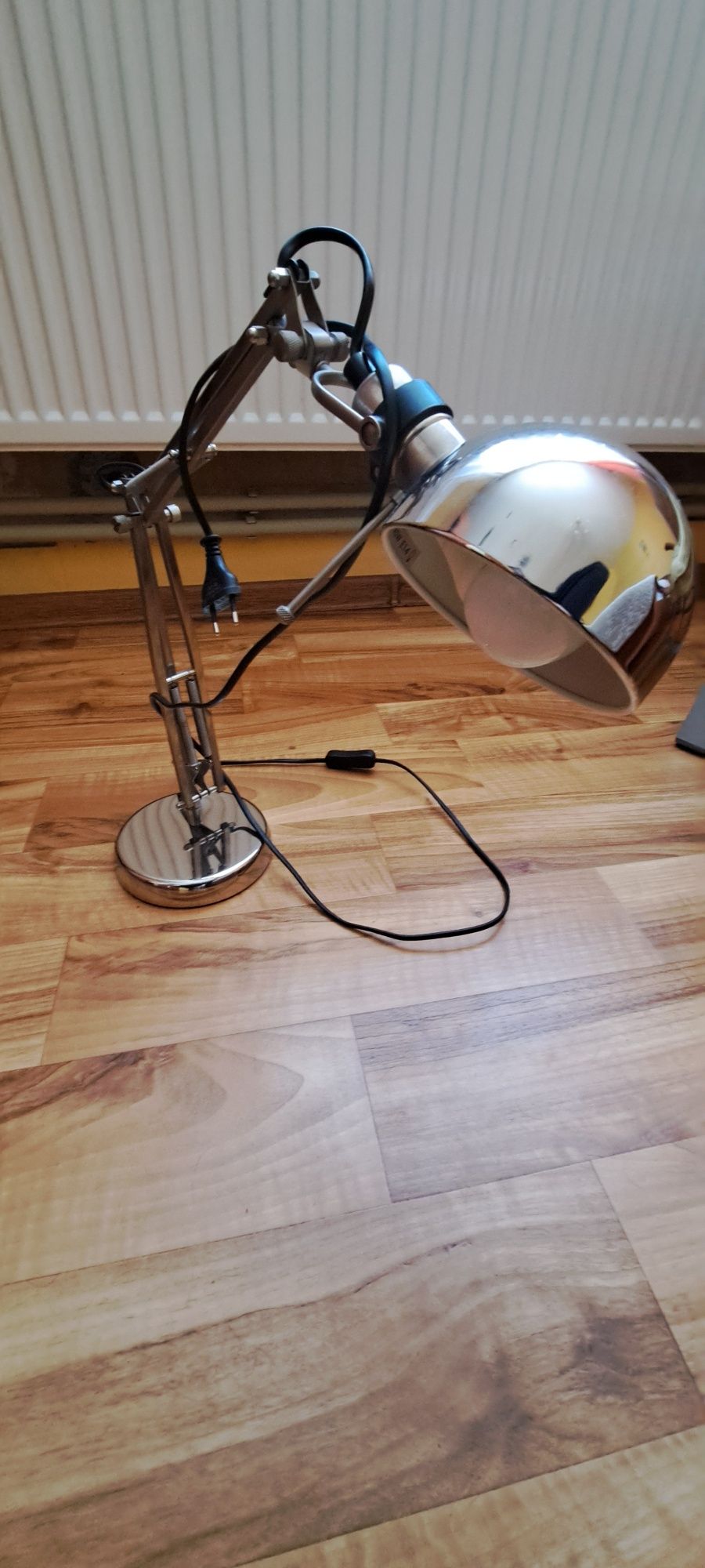 Lampka na biurko.